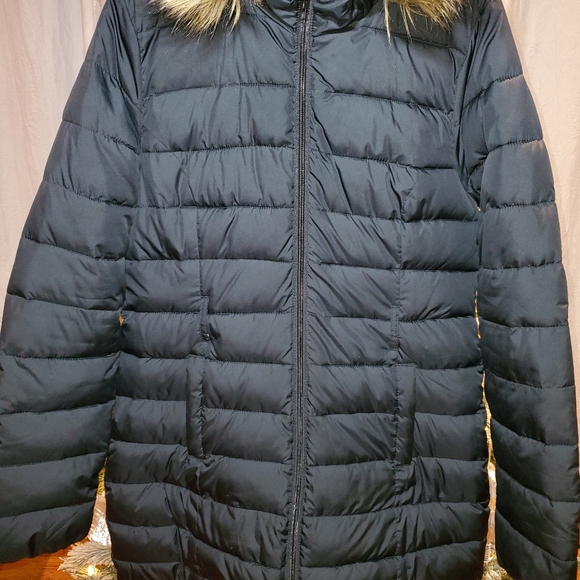 Hollister Women's Long Puffer Jacket With Faux Fur Trimmed Hood - Picture 4 of 9